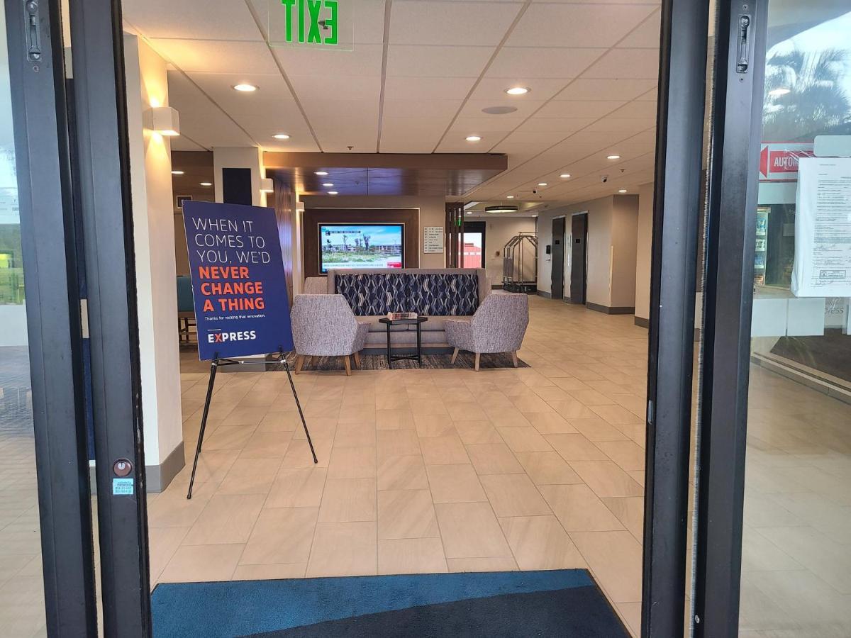 Holiday Inn Express Fort Lauderdale North - Executive Airport By Ihg Kültér fotó