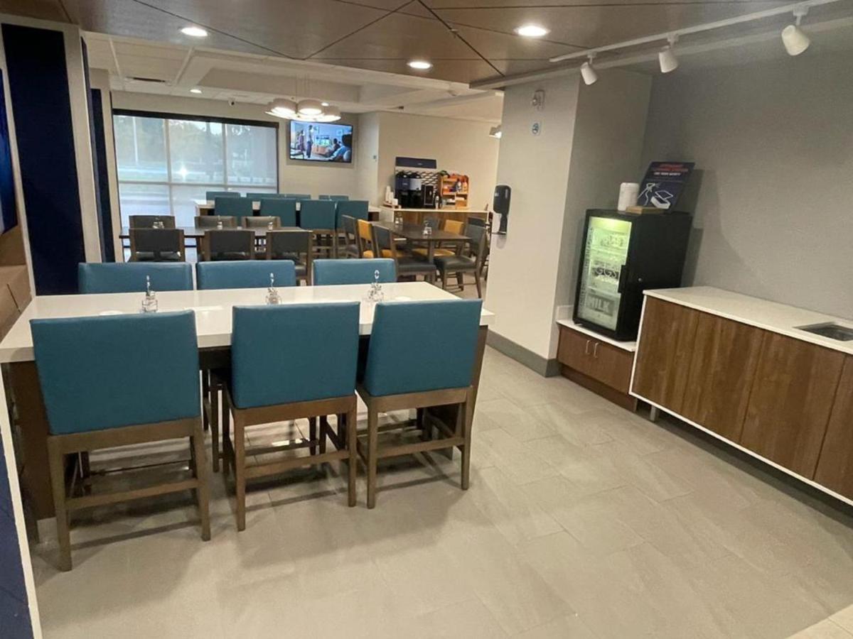 Holiday Inn Express Fort Lauderdale North - Executive Airport By Ihg Kültér fotó