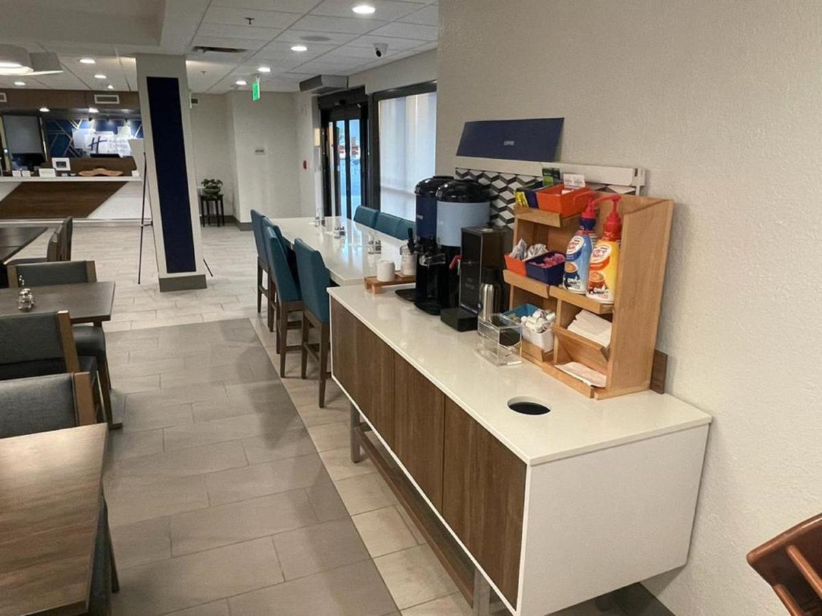Holiday Inn Express Fort Lauderdale North - Executive Airport By Ihg Kültér fotó