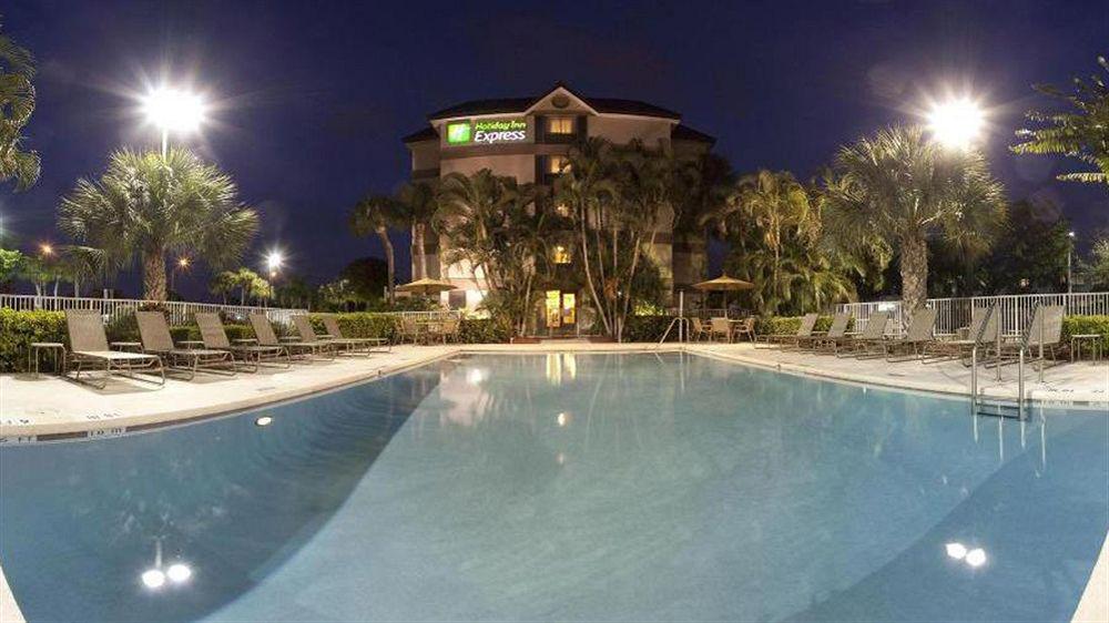 Holiday Inn Express Fort Lauderdale North - Executive Airport By Ihg Kültér fotó